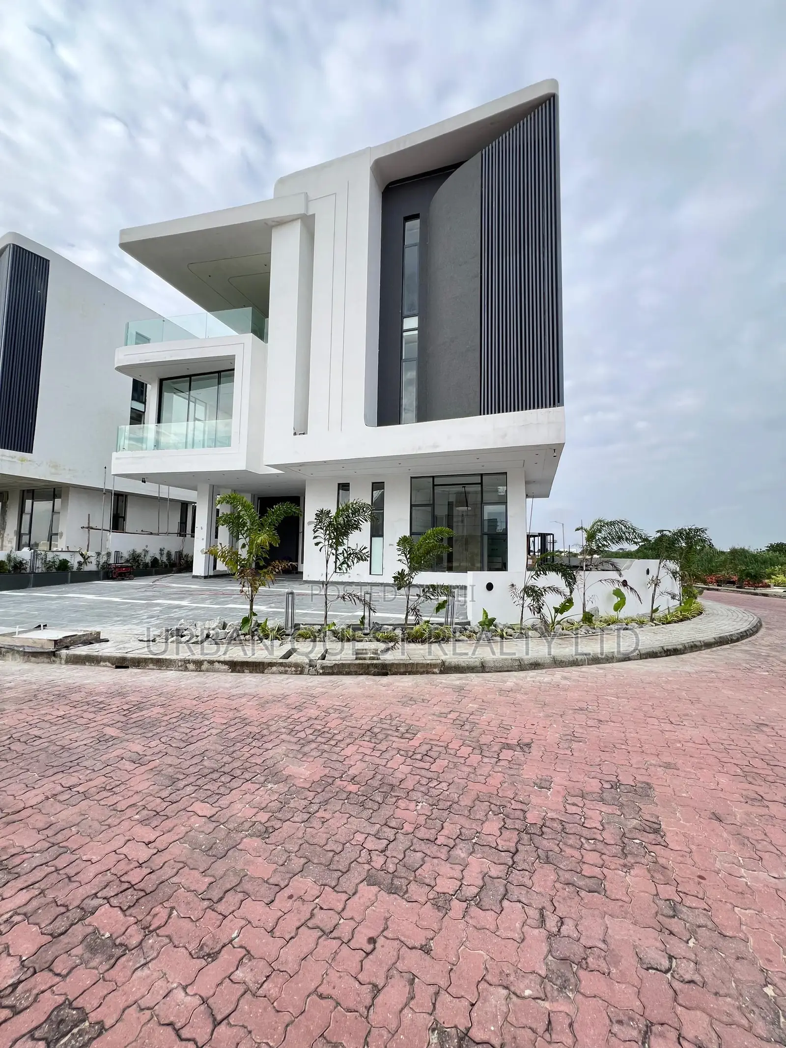 6bdrm Duplex in Osapa london for sale in Osapa london