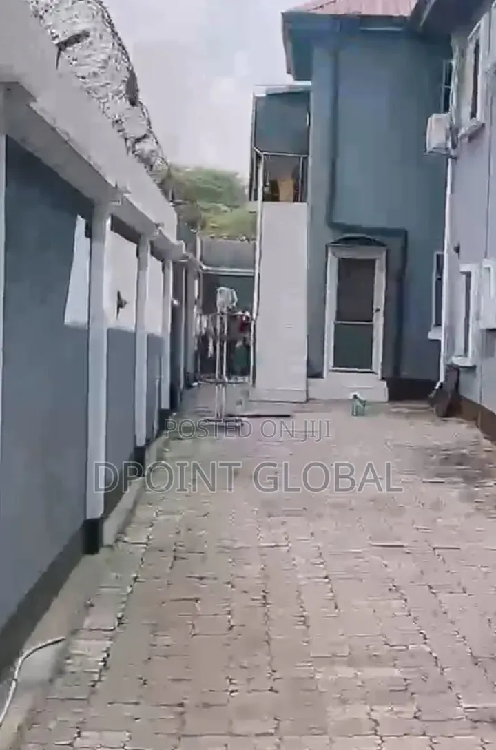16bdrm Block of Flats in Shasha for sale in Shasha