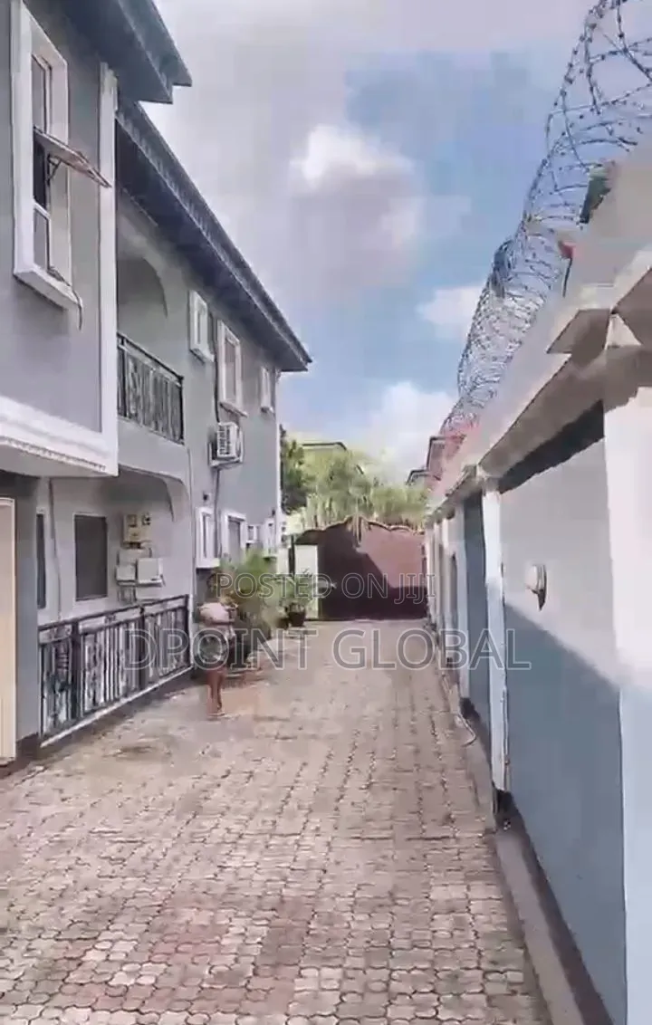 16bdrm Block of Flats in Shasha for sale in Shasha