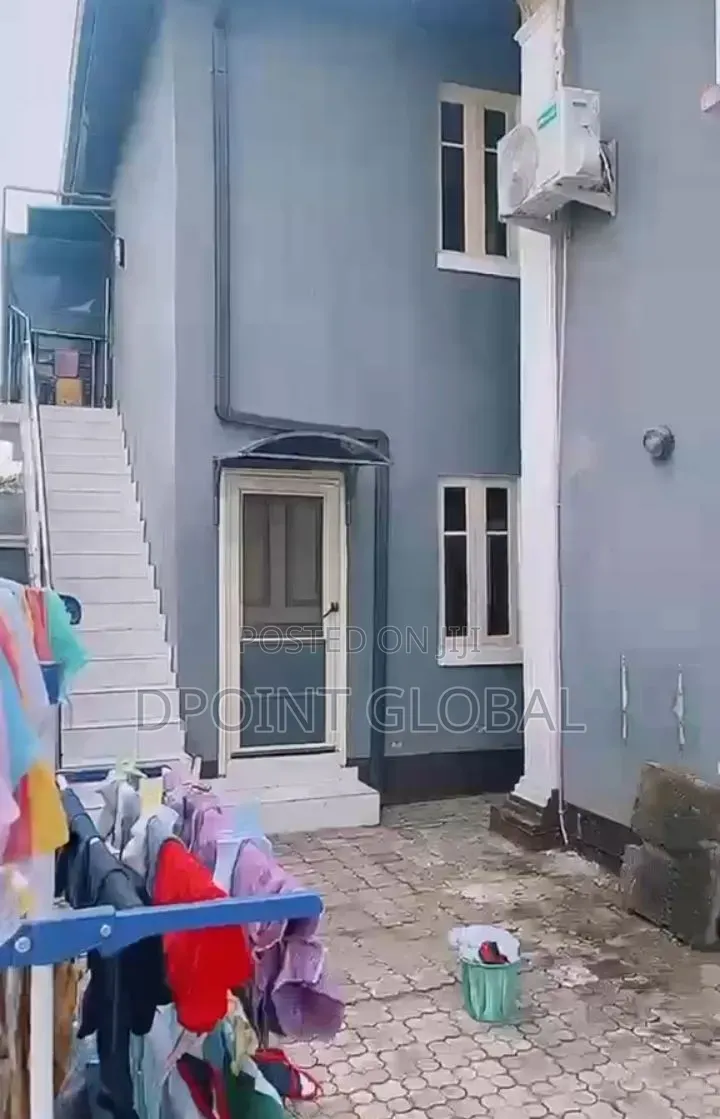 16bdrm Block of Flats in Shasha for sale in Shasha
