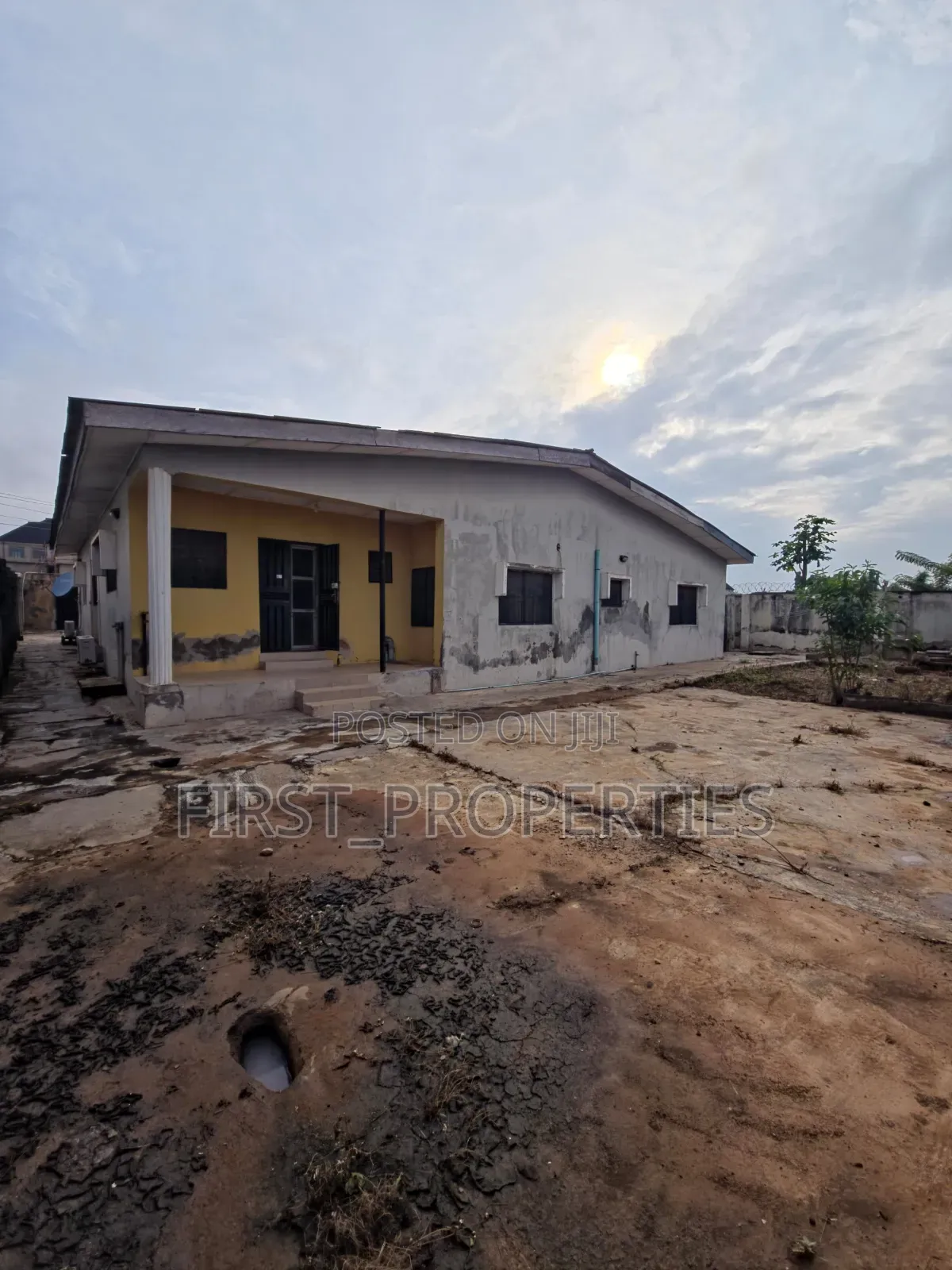 6bdrm Bungalow in Owode Housing Estate, Ibadan for sale in Ibadan