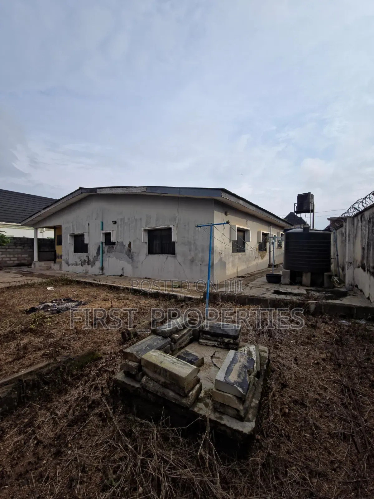 6bdrm Bungalow in Owode Housing Estate, Ibadan for sale in Ibadan