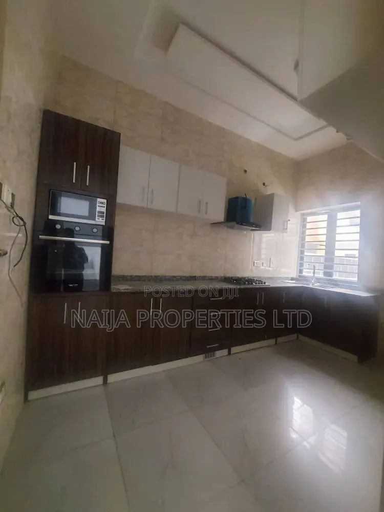1bdrm Shared Apartment in Orchid, Ikota for rent in Ikota