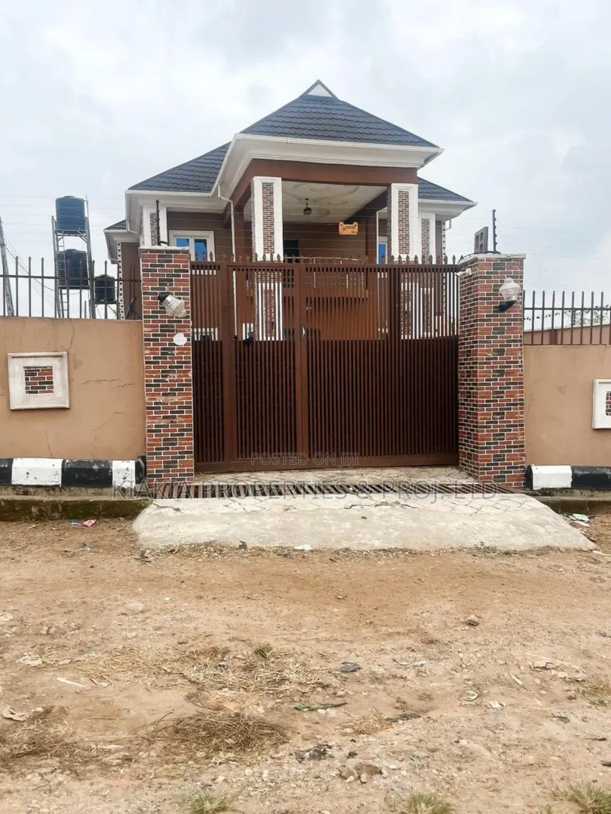 5bdrm Duplex in Dss Quarters, Idishin for sale in Idishin