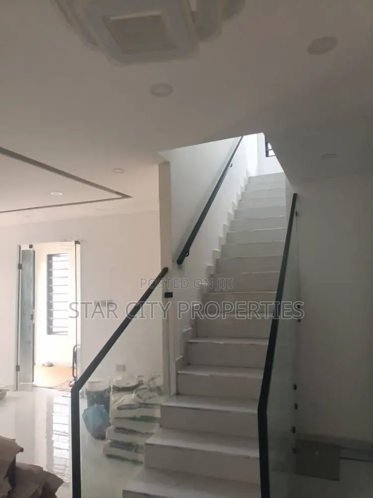 4bdrm Duplex in Opebi Lagos for sale in Opebi