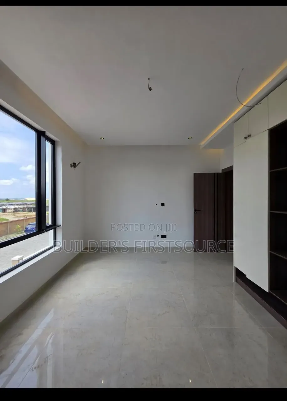 Furnished 5bdrm Duplex in Osapa london for sale in Osapa london