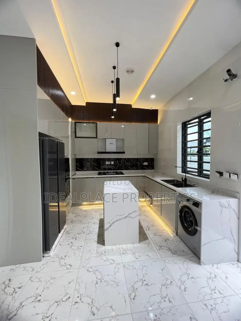 4bdrm Duplex in Lekki for sale in Lekki