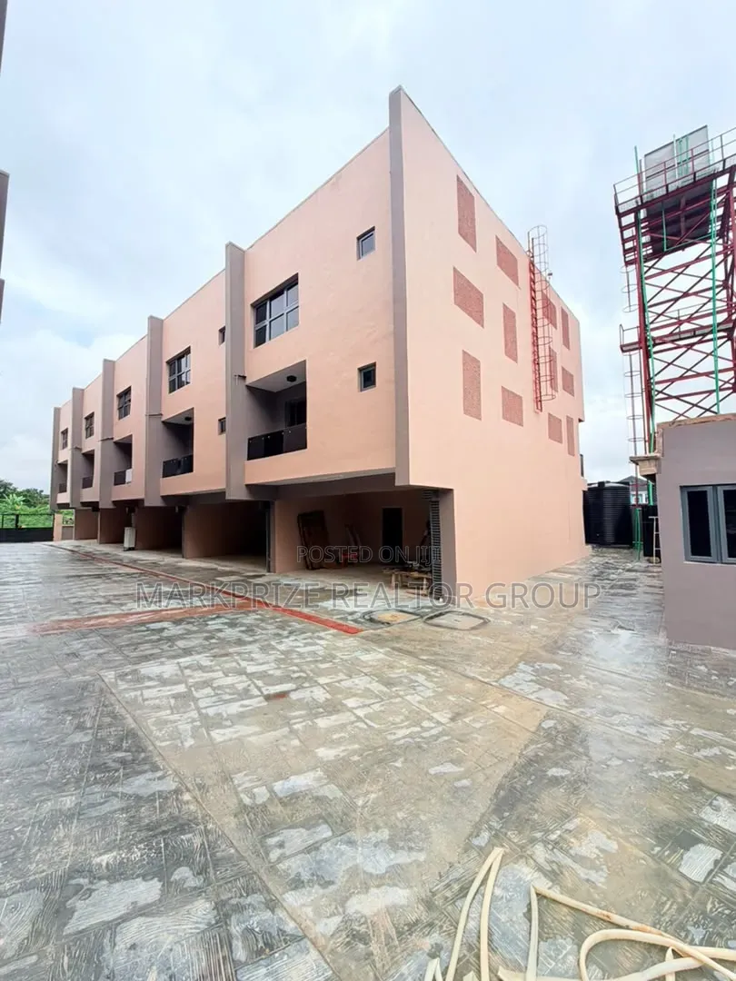 4bdrm Duplex in Surulere Lagos for sale in Aguda / Surulere