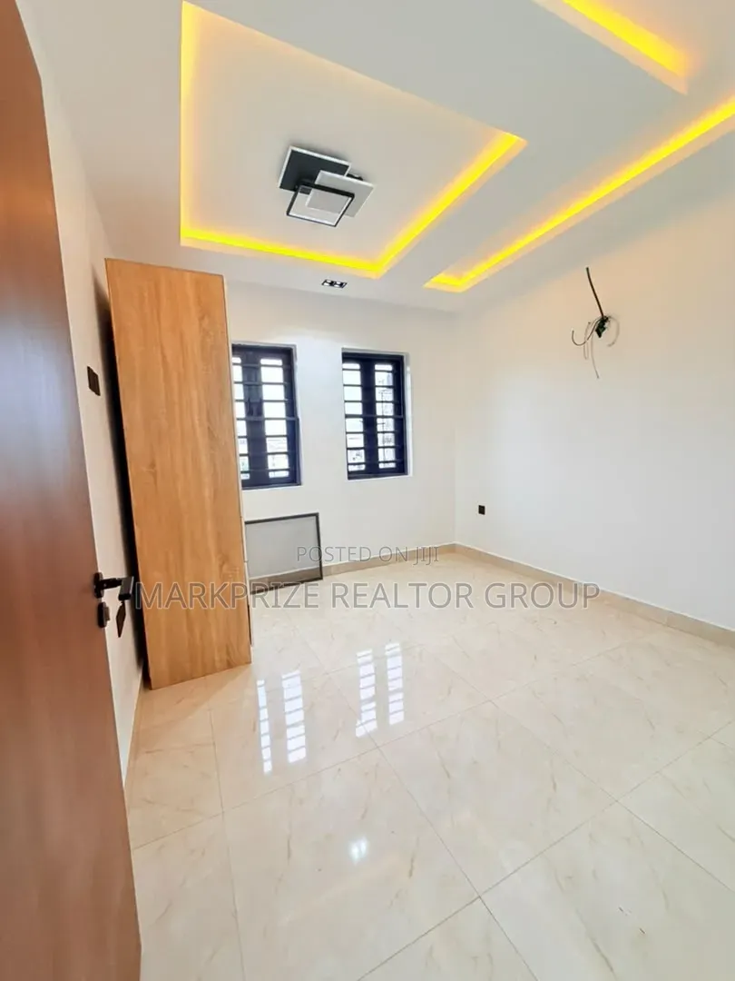 4bdrm Duplex in Surulere Lagos for sale in Aguda / Surulere