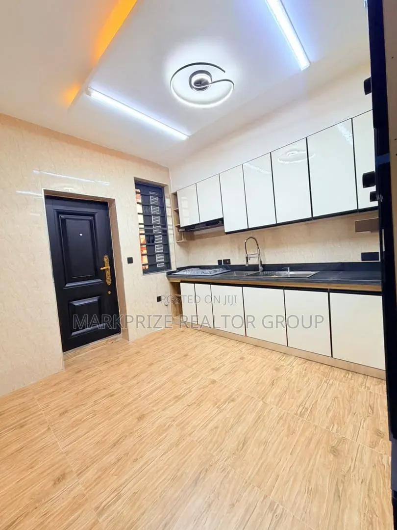 4bdrm Duplex in Surulere Lagos for sale in Aguda / Surulere