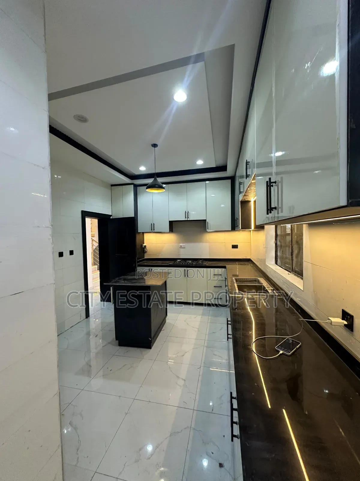 4bdrm Duplex in Ruuodomaya for sale in Ruuodomaya