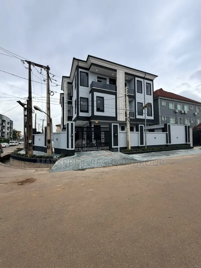 3bdrm Apartment in Opebi Ikeja Lagos for sale in Opebi
