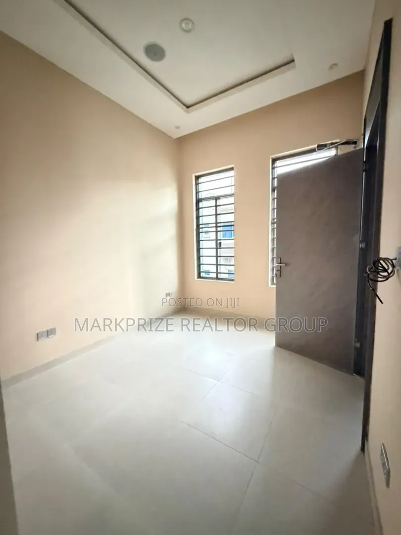 3bdrm Apartment in Opebi Ikeja Lagos for sale in Opebi