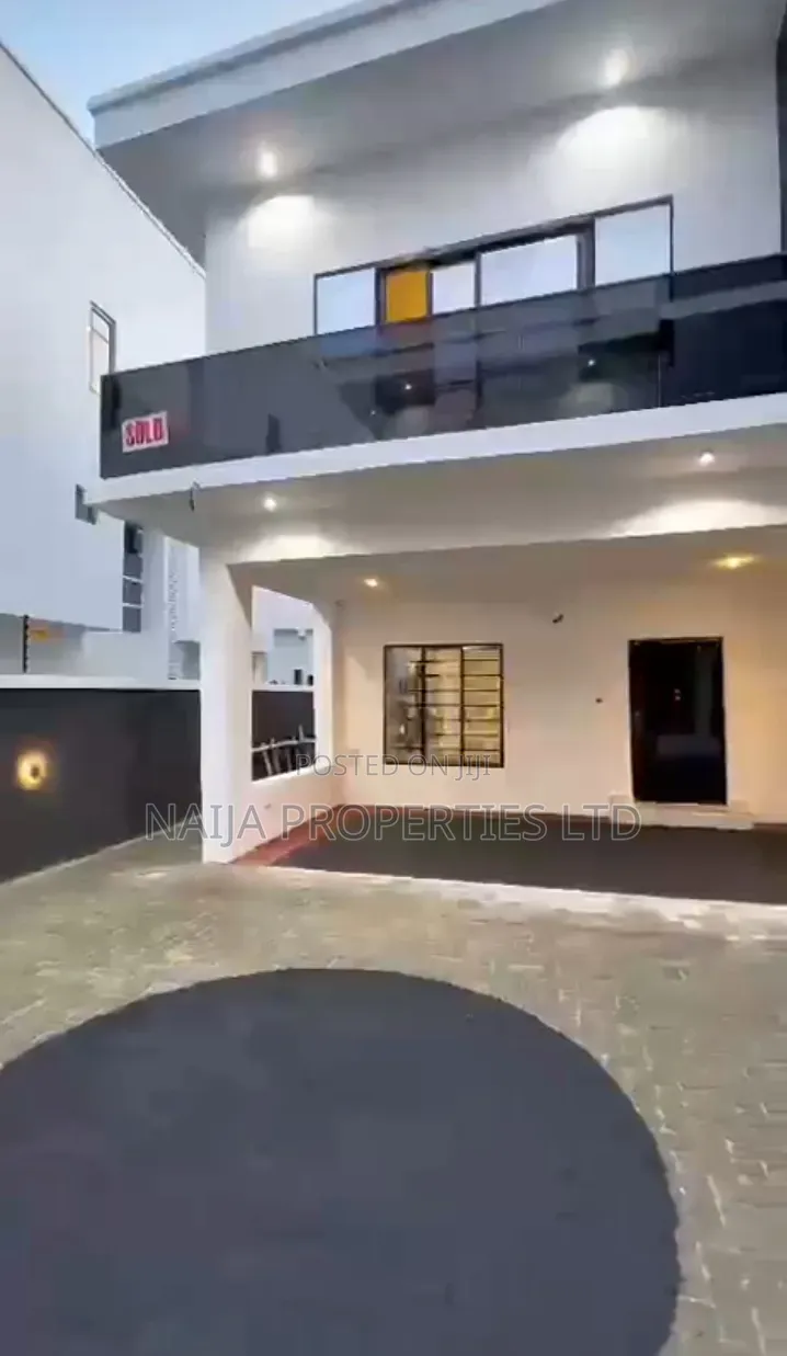 3bdrm Townhouse / Terrace in Ikota for rent in Ikota