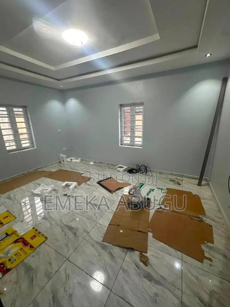 3bdrm Block of Flats in Okebadan Estate, Akobo for rent in Akobo
