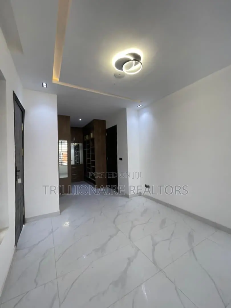 5bdrm Duplex in Lekki Phase1 for sale in Lekki Phase 1