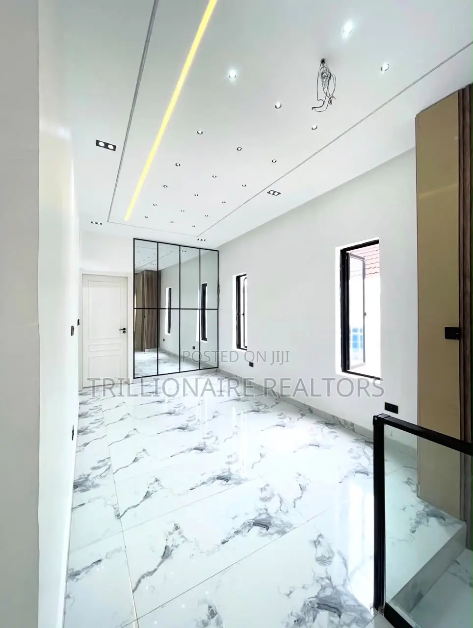 5bdrm Duplex in Ikota for sale in Ikota