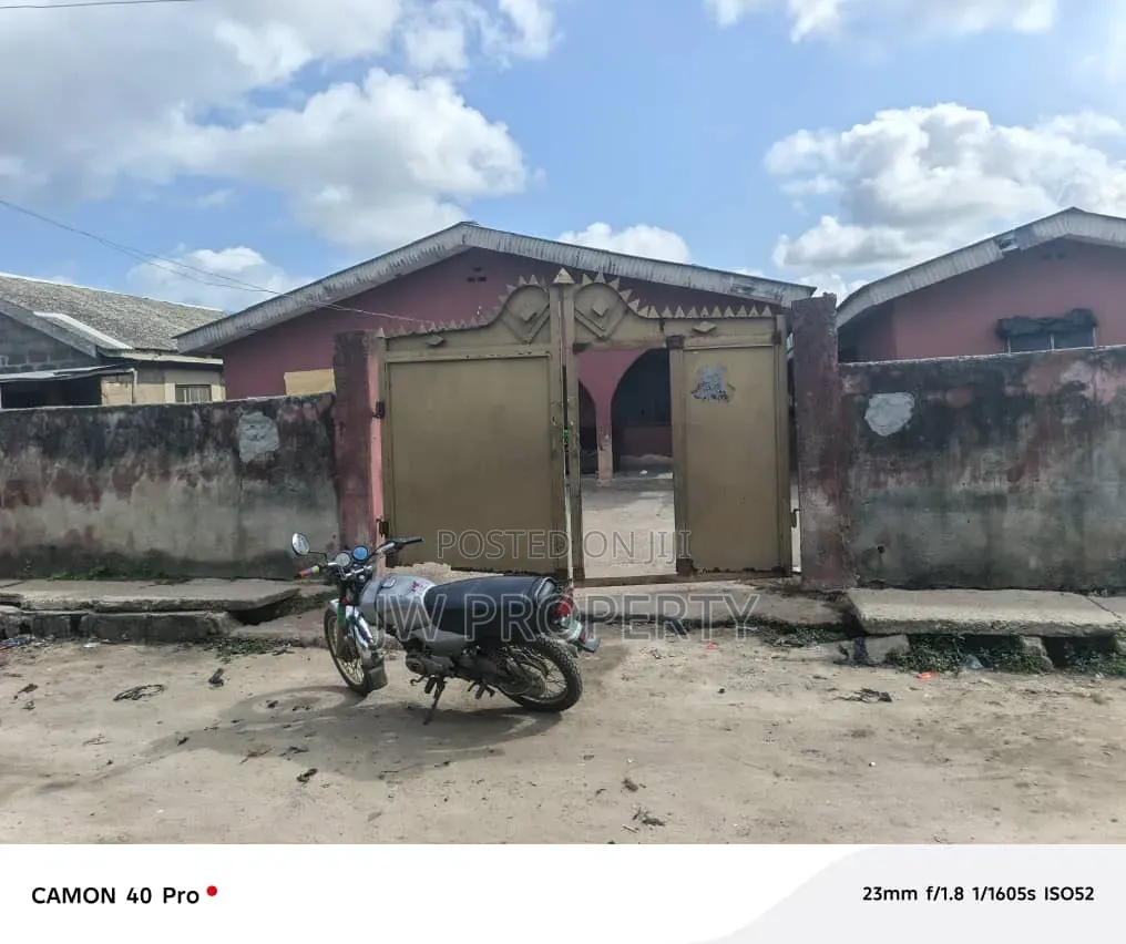 20bdrm Apartment in Elijah, Badagry / Badagry for sale in Badagry / Badagry