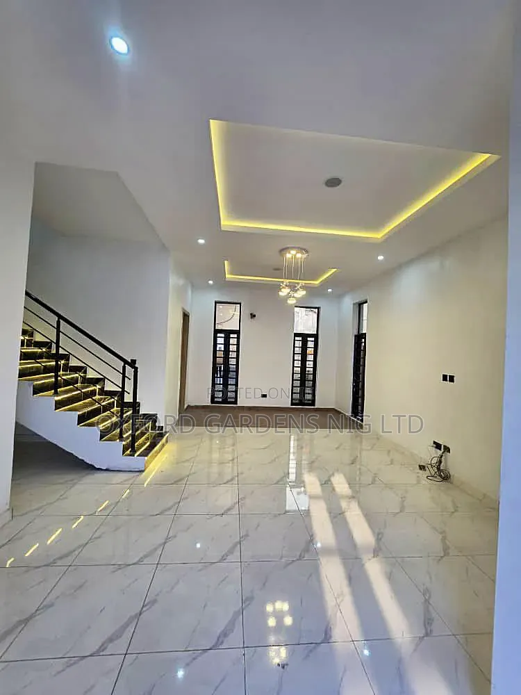 4bdrm Duplex in General Paint, Lekki Phase 2 for sale in Lekki Phase 2