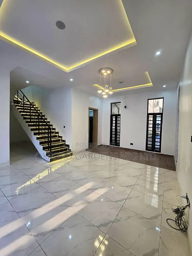 4bdrm Duplex in General Paint, Lekki Phase 2 for sale in Lekki Phase 2