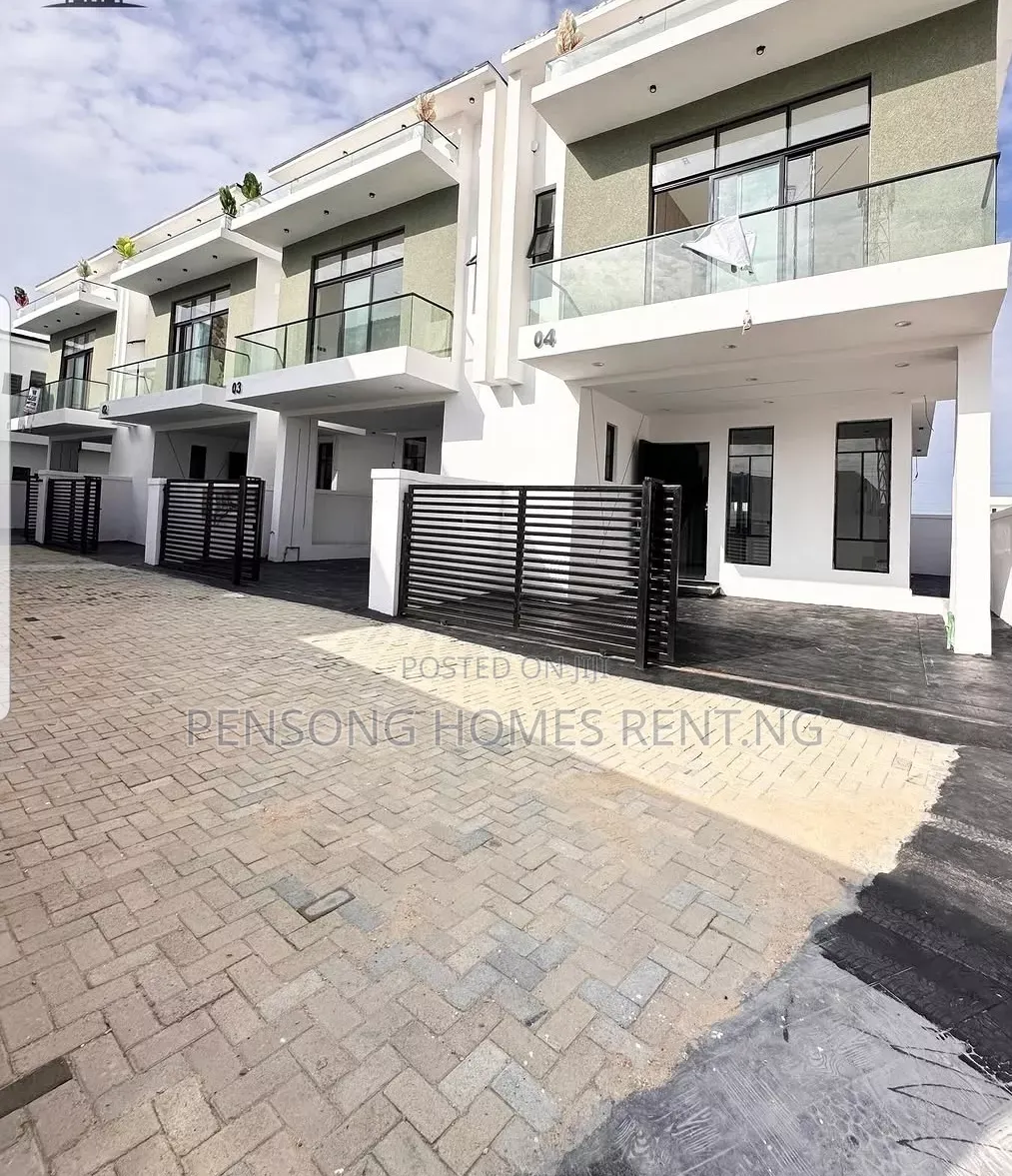 4bdrm Duplex in Ikota for rent in Ikota