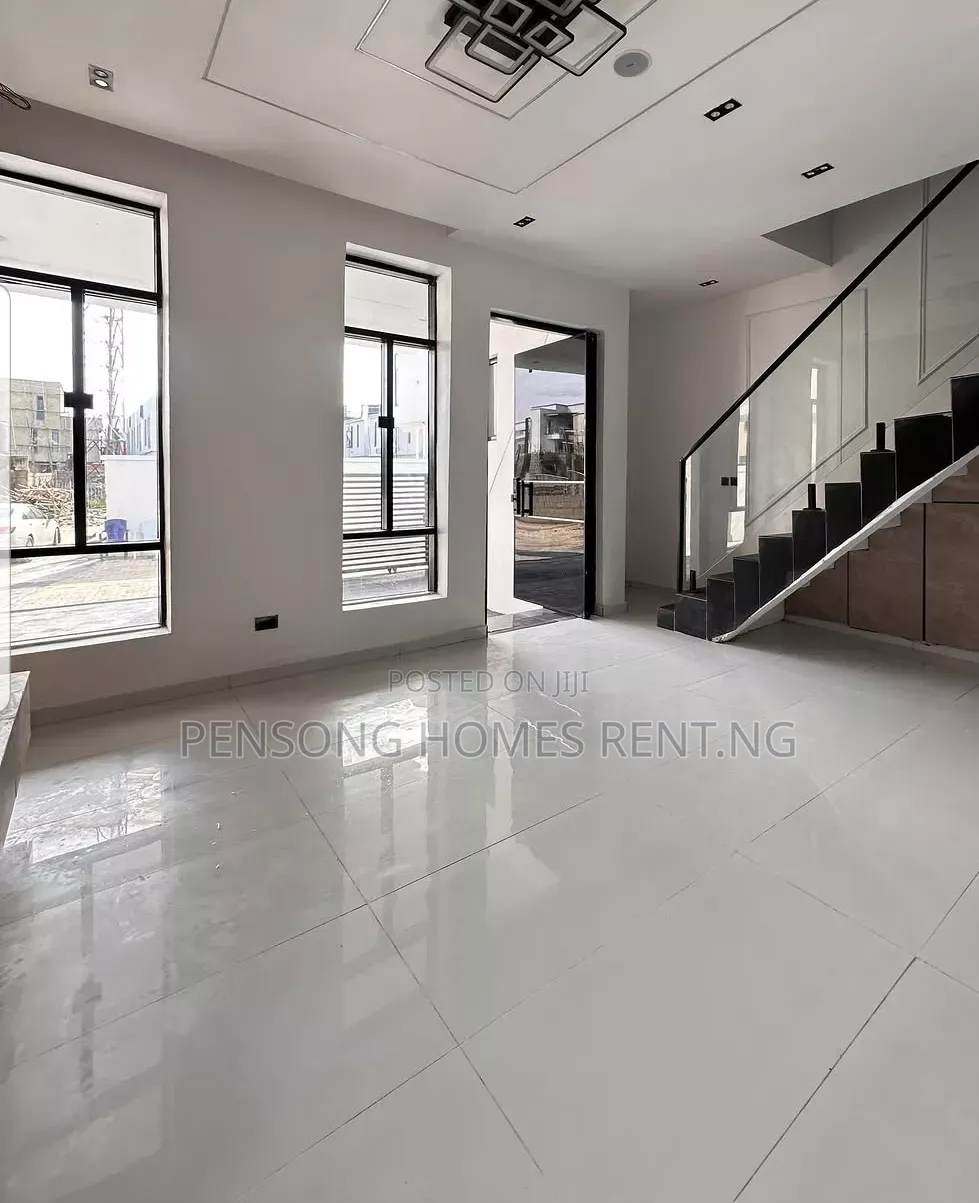 4bdrm Duplex in Ikota for rent in Ikota