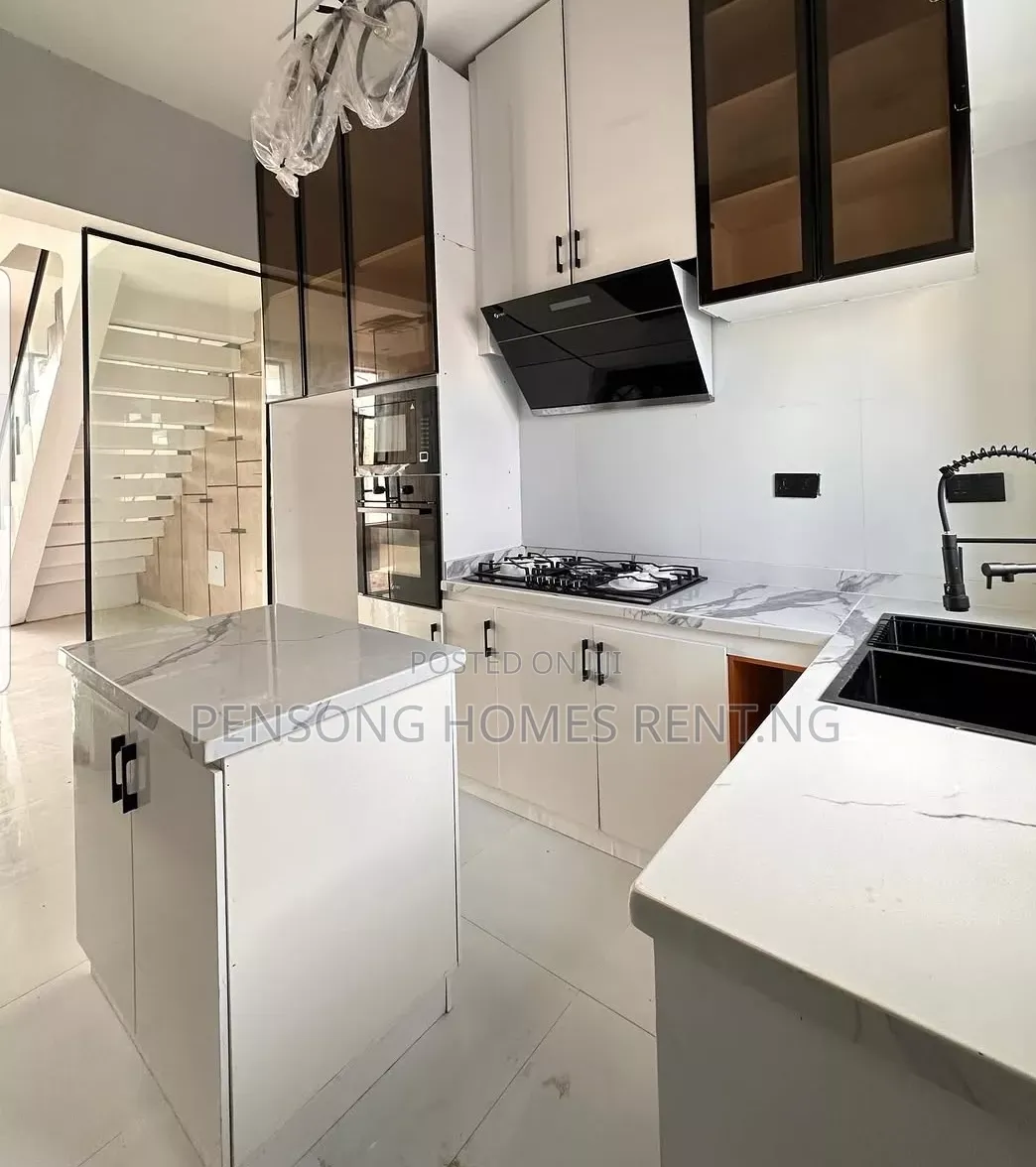 4bdrm Duplex in Ikota for rent in Ikota