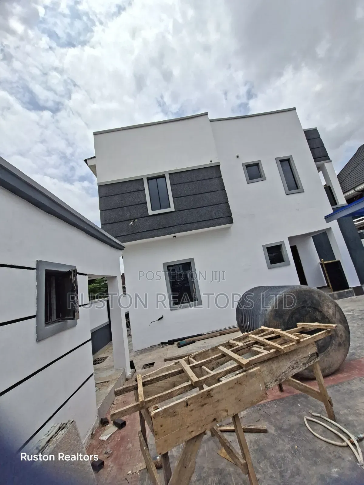 5bdrm Duplex in Akobo for sale in Akobo