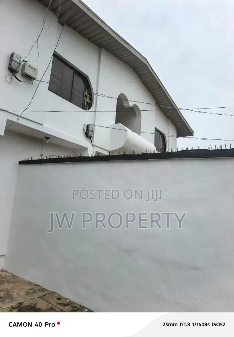 12bdrm Block of Flats in Abaranje for sale in Abaranje