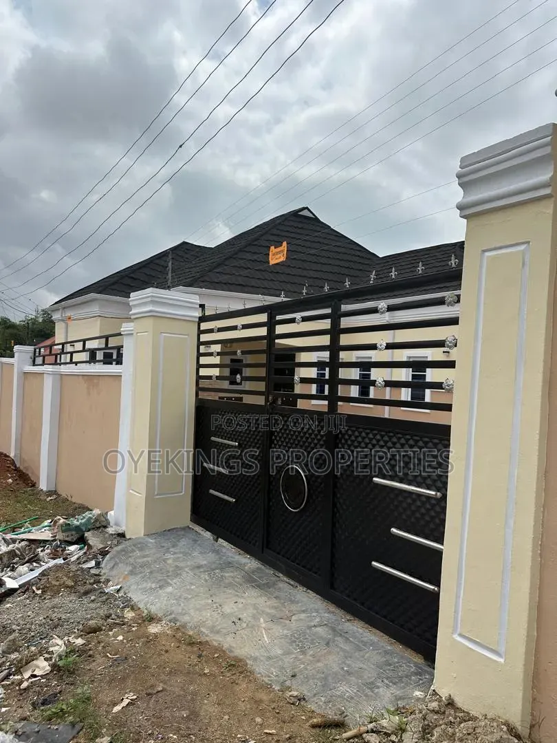 3bdrm Bungalow in Elebu, Oluyole for sale in Oluyole