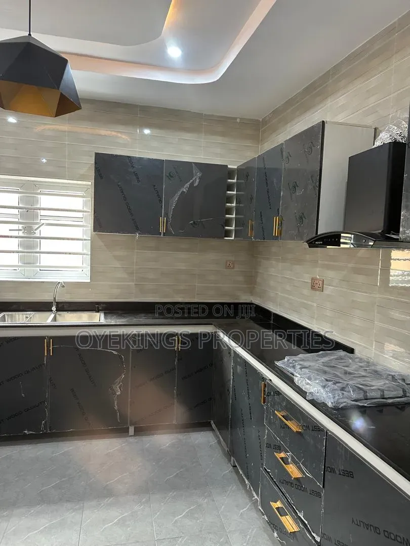 3bdrm Bungalow in Elebu, Oluyole for sale in Oluyole