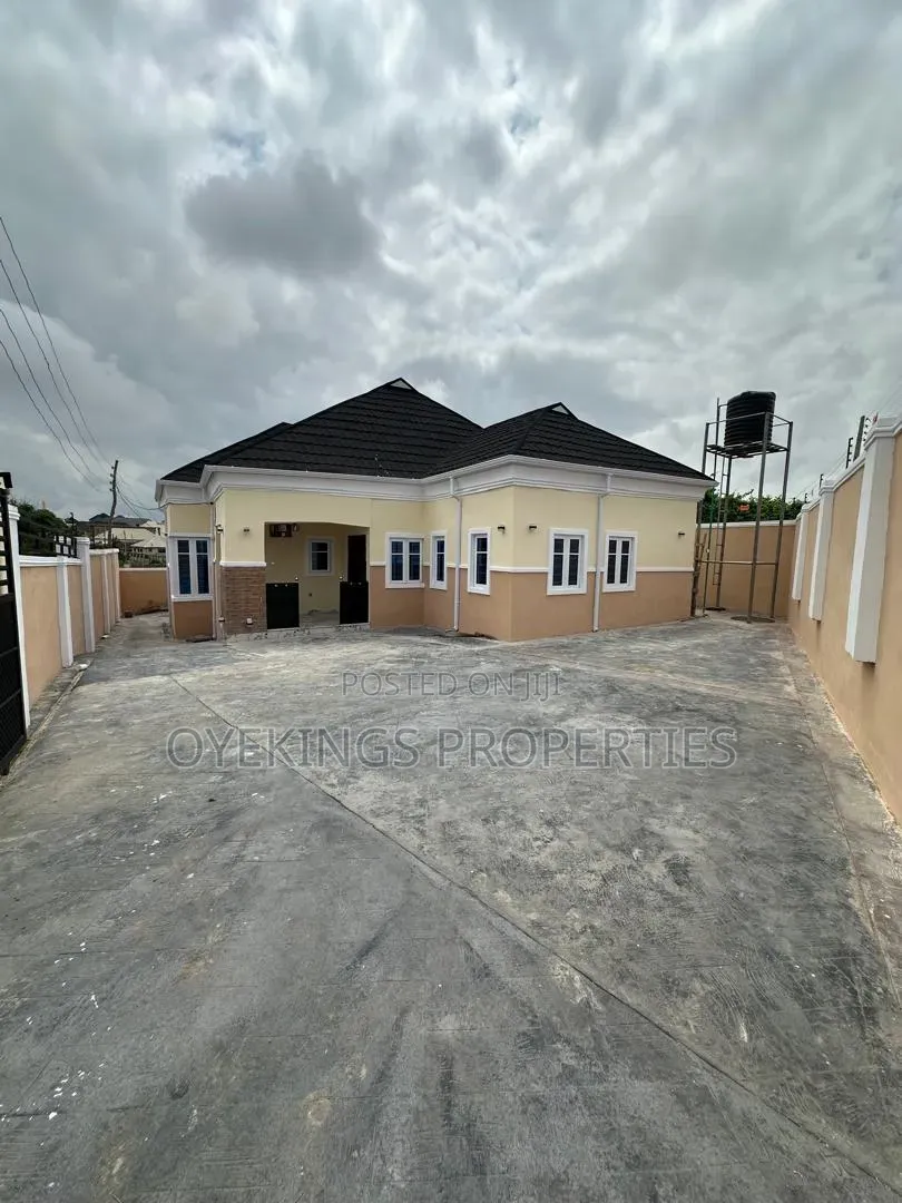 3bdrm Bungalow in Elebu, Oluyole for sale in Oluyole