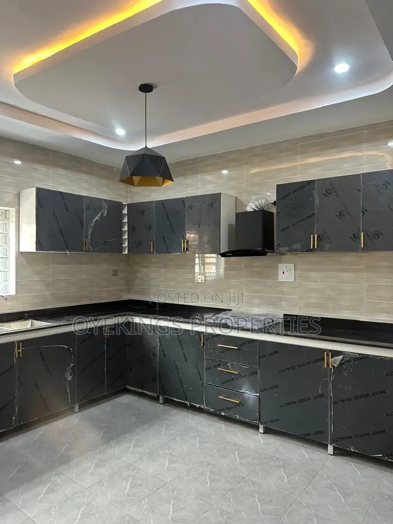 3bdrm Bungalow in Elebu, Oluyole for sale in Oluyole