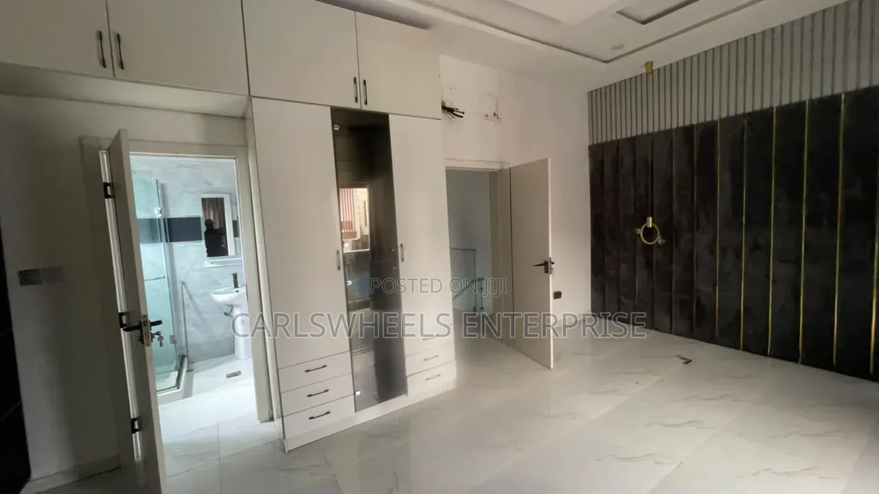 5bdrm Duplex in Olokonla for sale in Olokonla