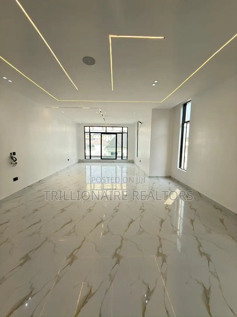 5bdrm Duplex in Megamound Estate, Ikota for sale in Ikota
