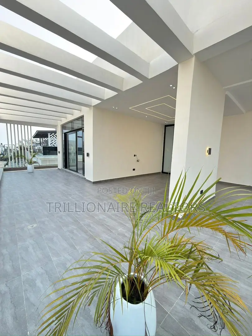 5bdrm Duplex in Megamound Estate, Ikota for sale in Ikota