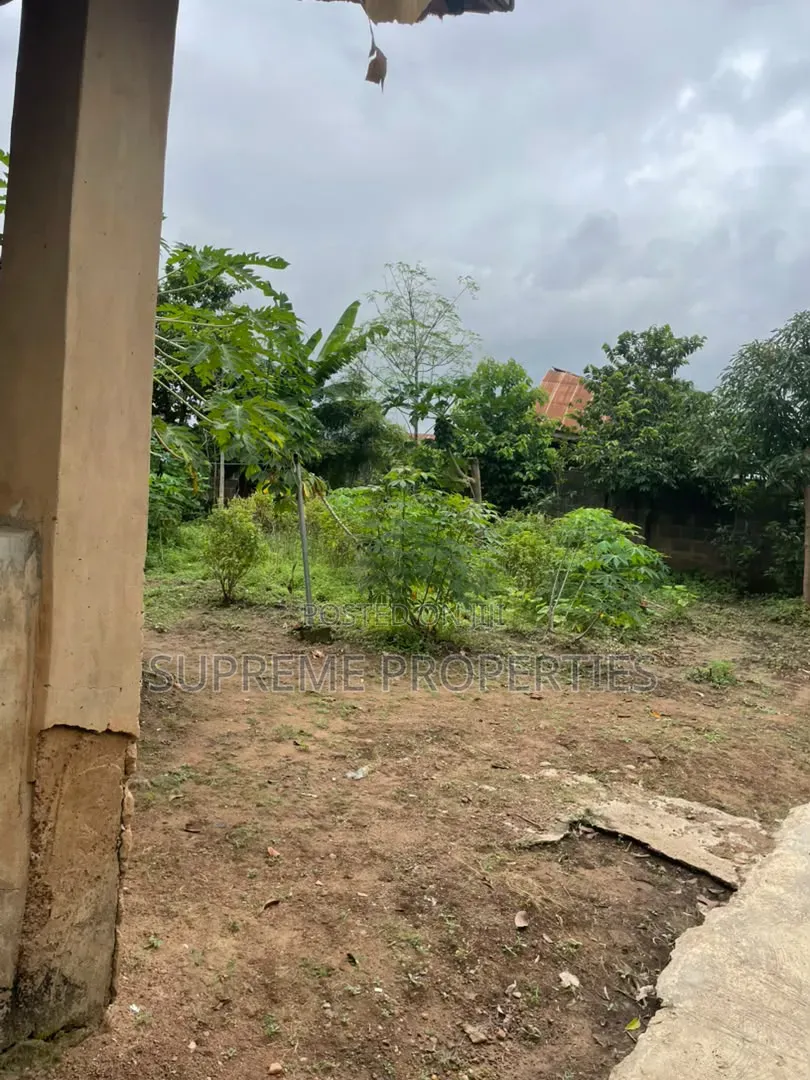 A Plot of Land at Kute Iwofun With a Demolishable 3 Bedrooms Bungalow in Ibadan