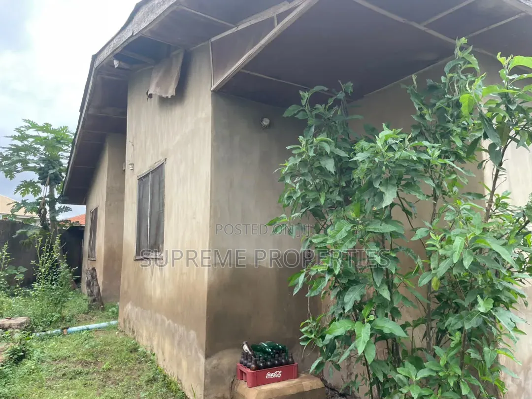 A Plot of Land at Kute Iwofun With a Demolishable 3 Bedrooms Bungalow in Ibadan