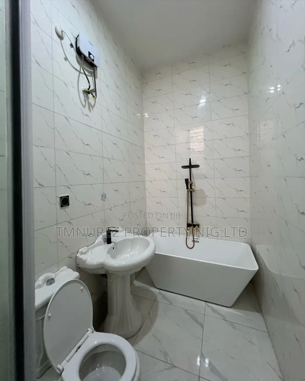 4bdrm Duplex in Ikota for rent in Ikota