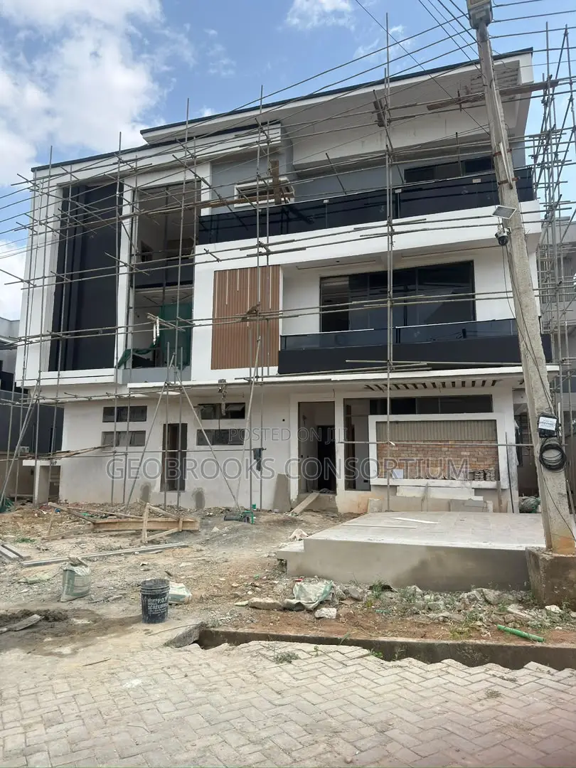 5bdrm Duplex in Engr. Lere Adigun, Akobo for sale in Akobo