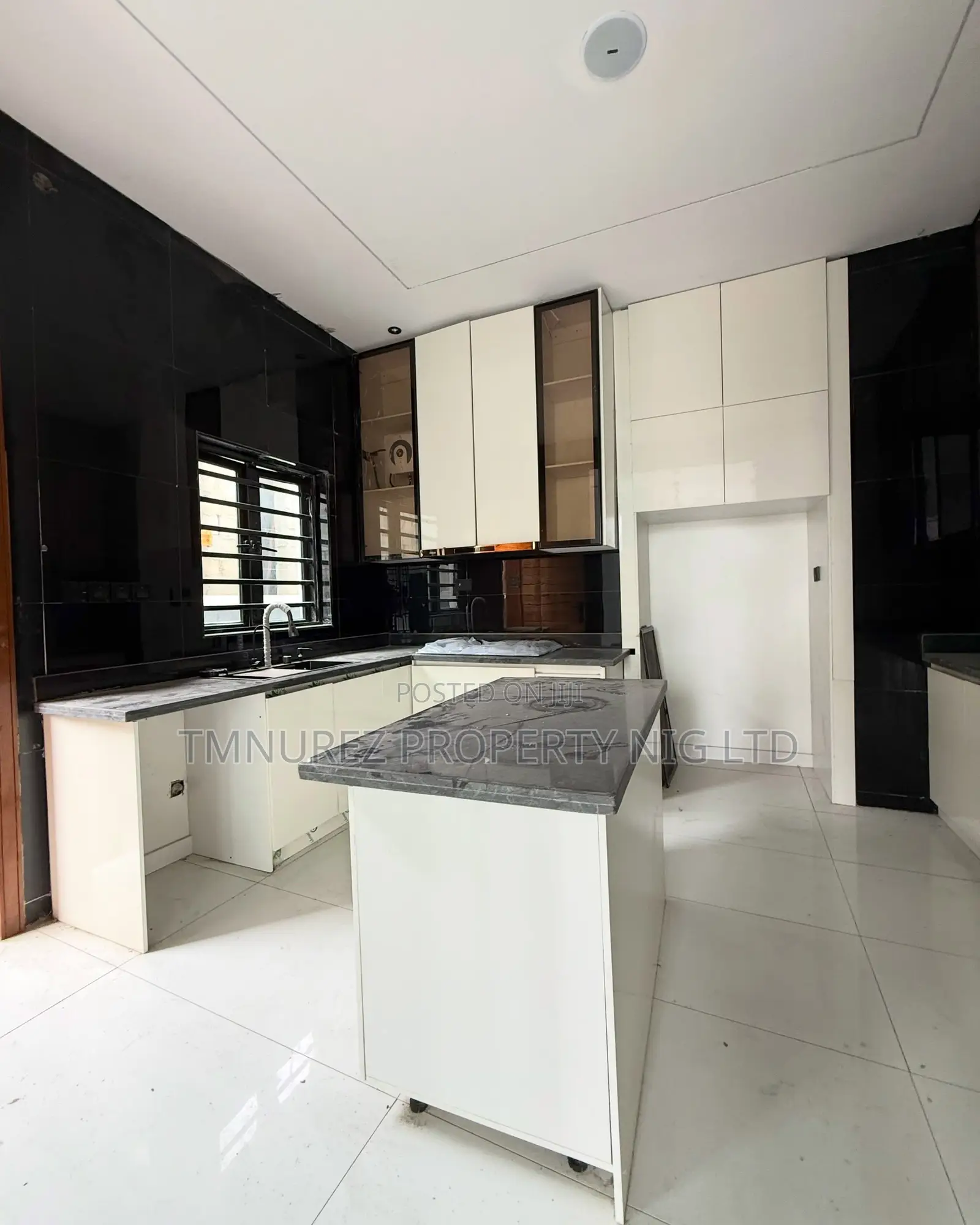 4bdrm Duplex in Ikota for rent in Ikota
