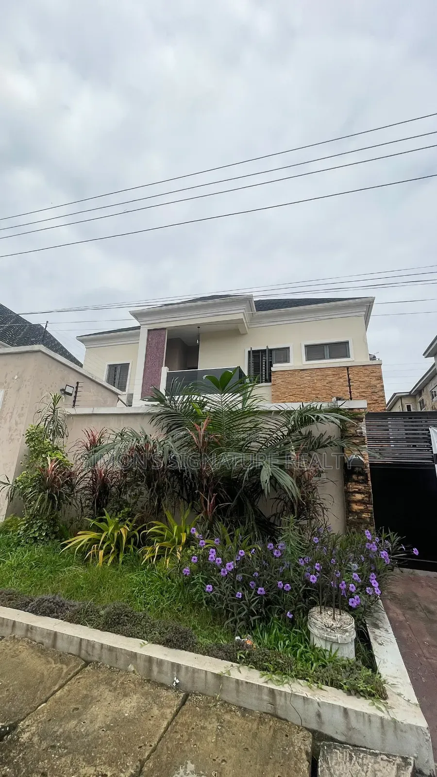 4bdrm Duplex in Ikota for rent in Ikota