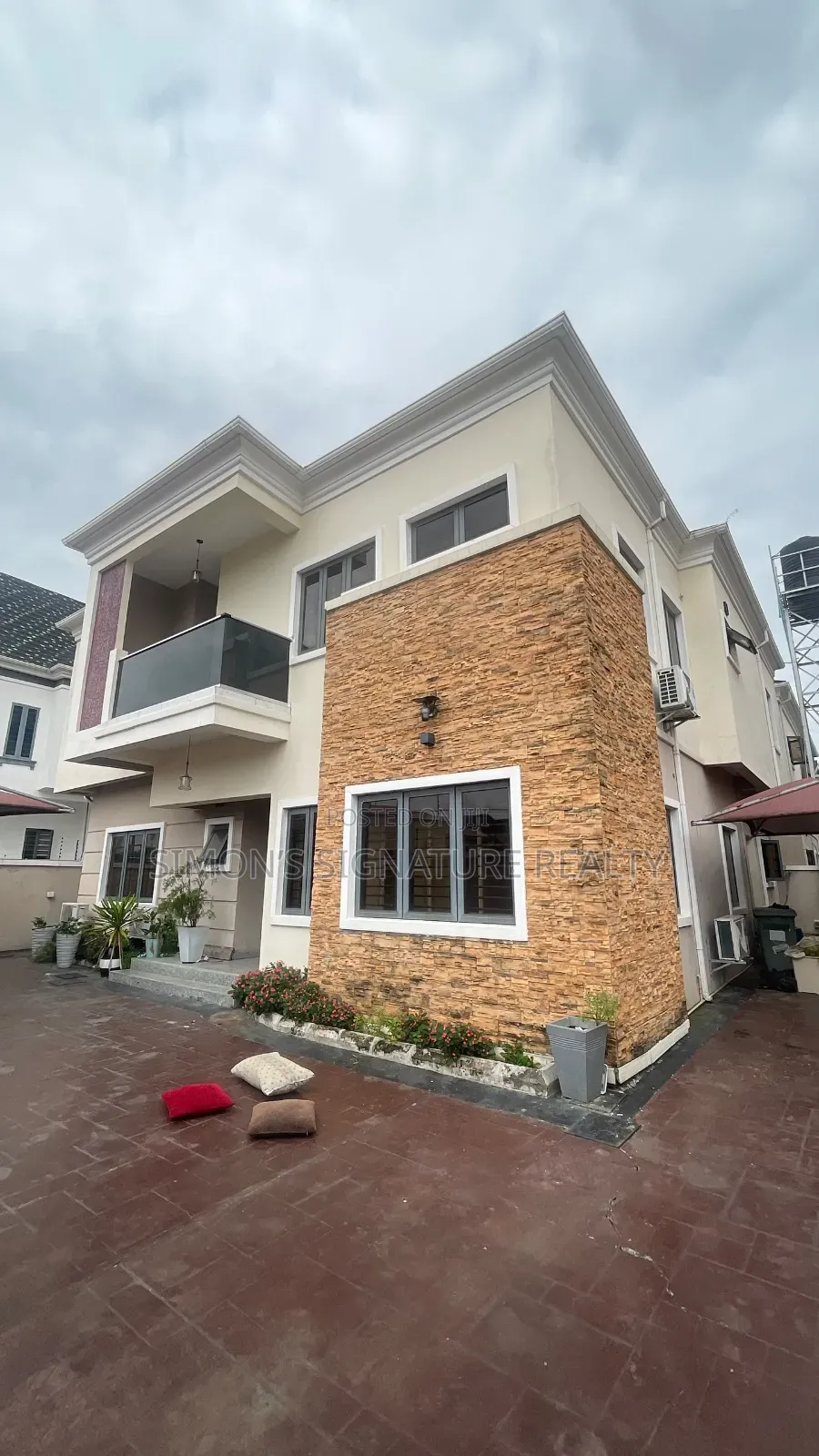 4bdrm Duplex in Ikota for rent in Ikota