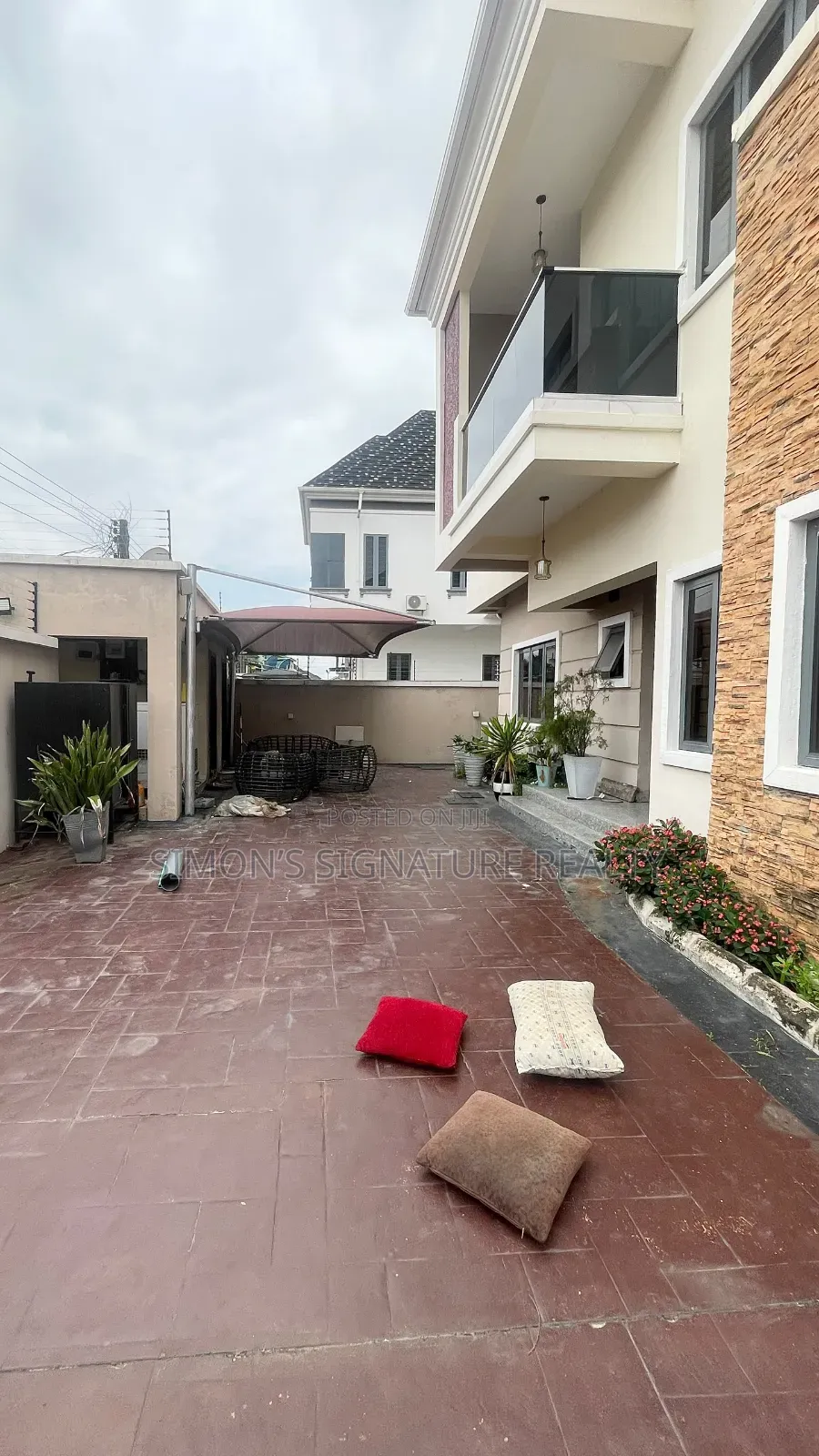 4bdrm Duplex in Ikota for rent in Ikota