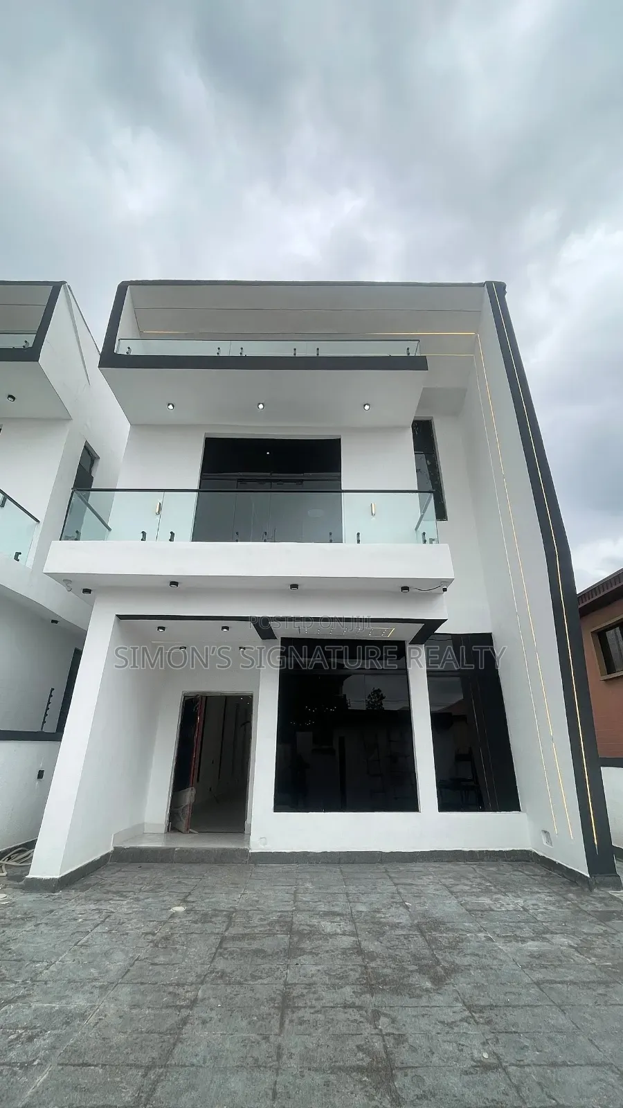 5bdrm Duplex in Ikota for sale in Ikota