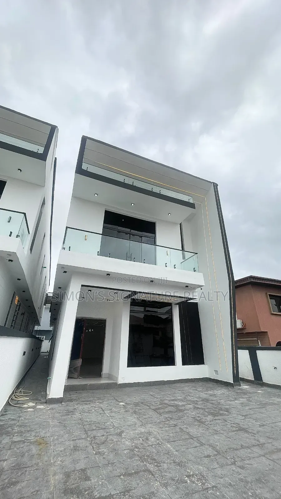 5bdrm Duplex in Ikota for sale in Ikota