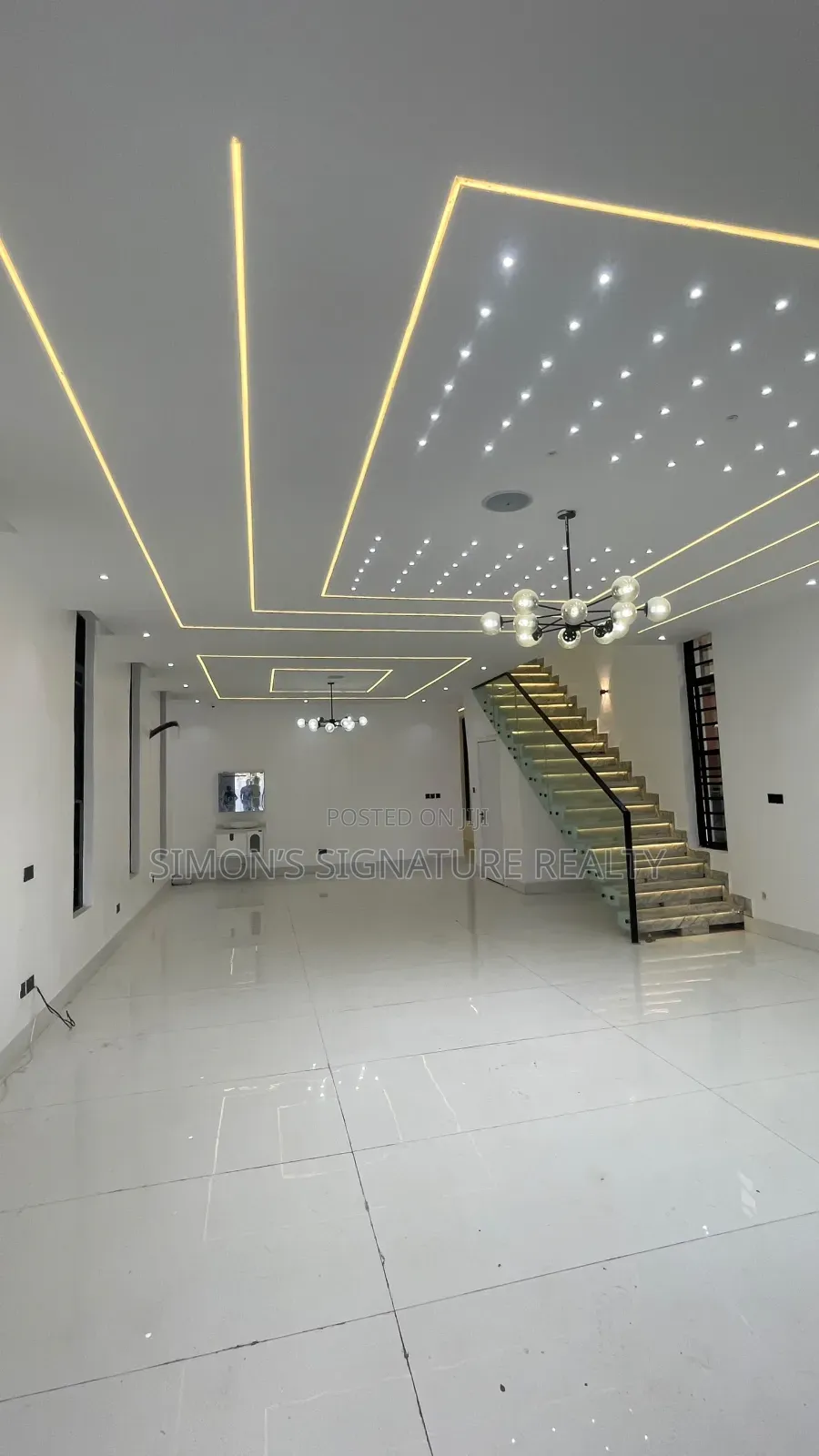 5bdrm Duplex in Ikota for sale in Ikota