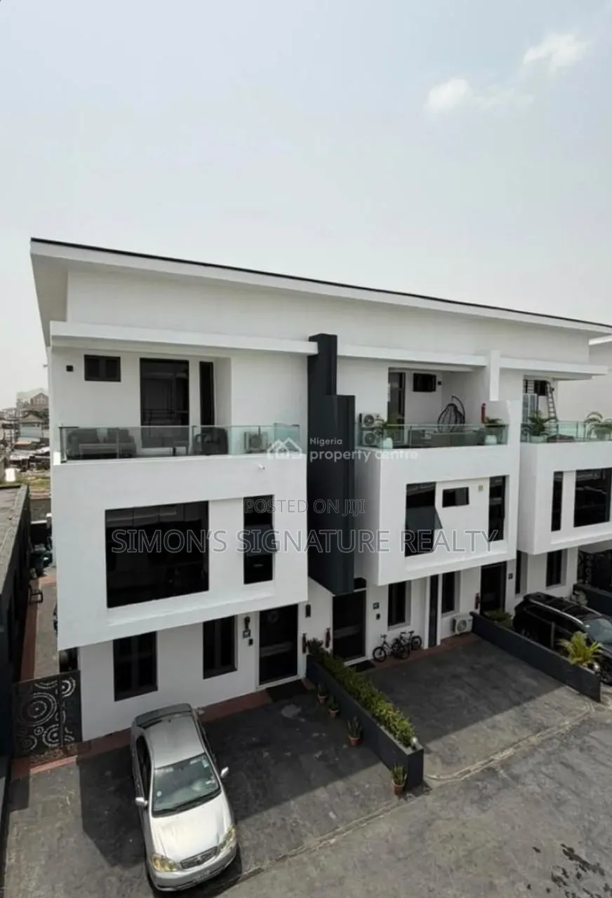 5bdrm Townhouse/Terrace in Ademola Adetokunbo for sale in Ademola Adetokunbo