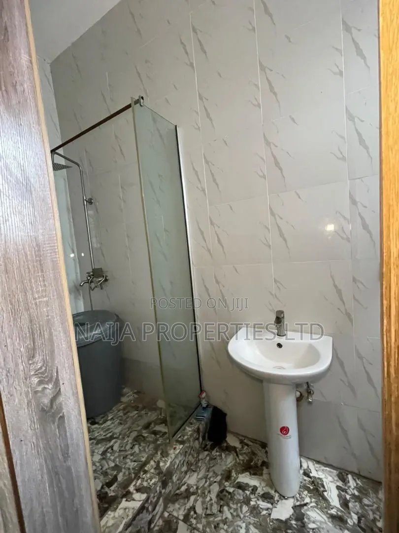 1bdrm Shared Apartment in Ikota Gra for rent in Ikota