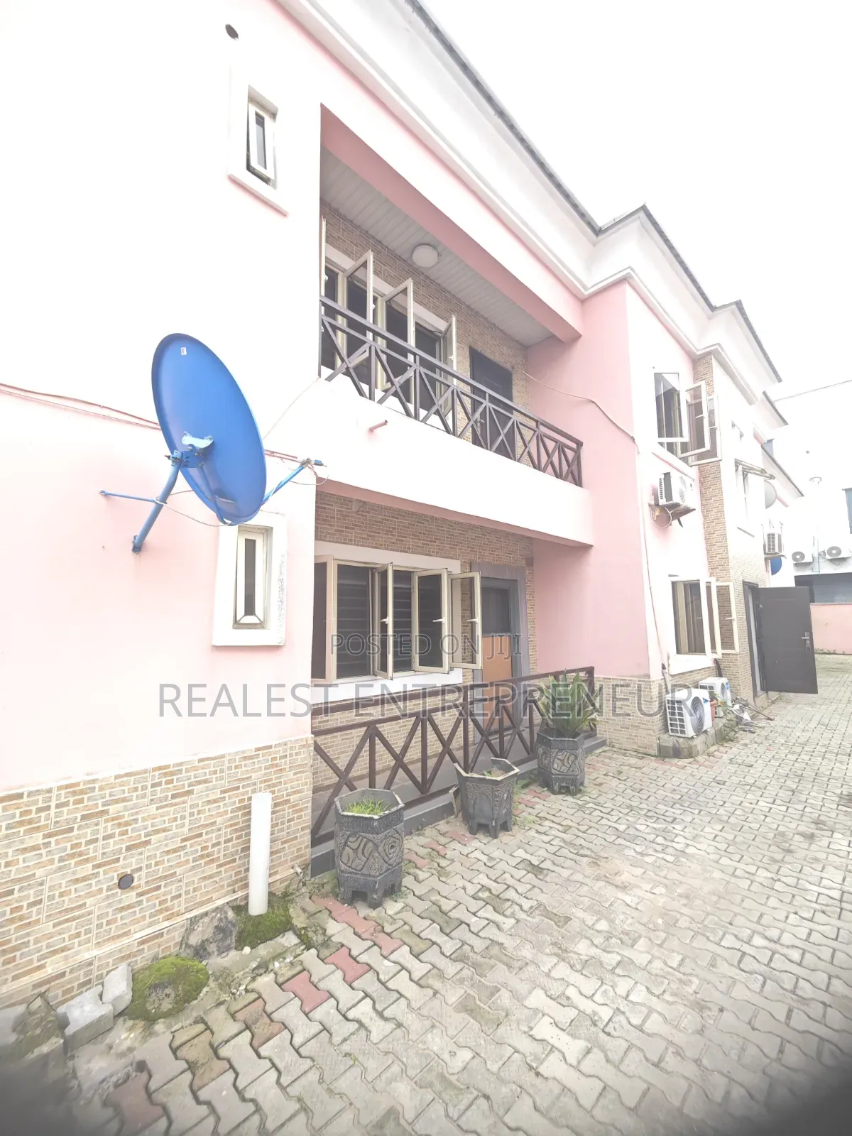 Furnished 3bdrm Block of Flats in Lekki Phase 1 for rent in Lekki Phase 1